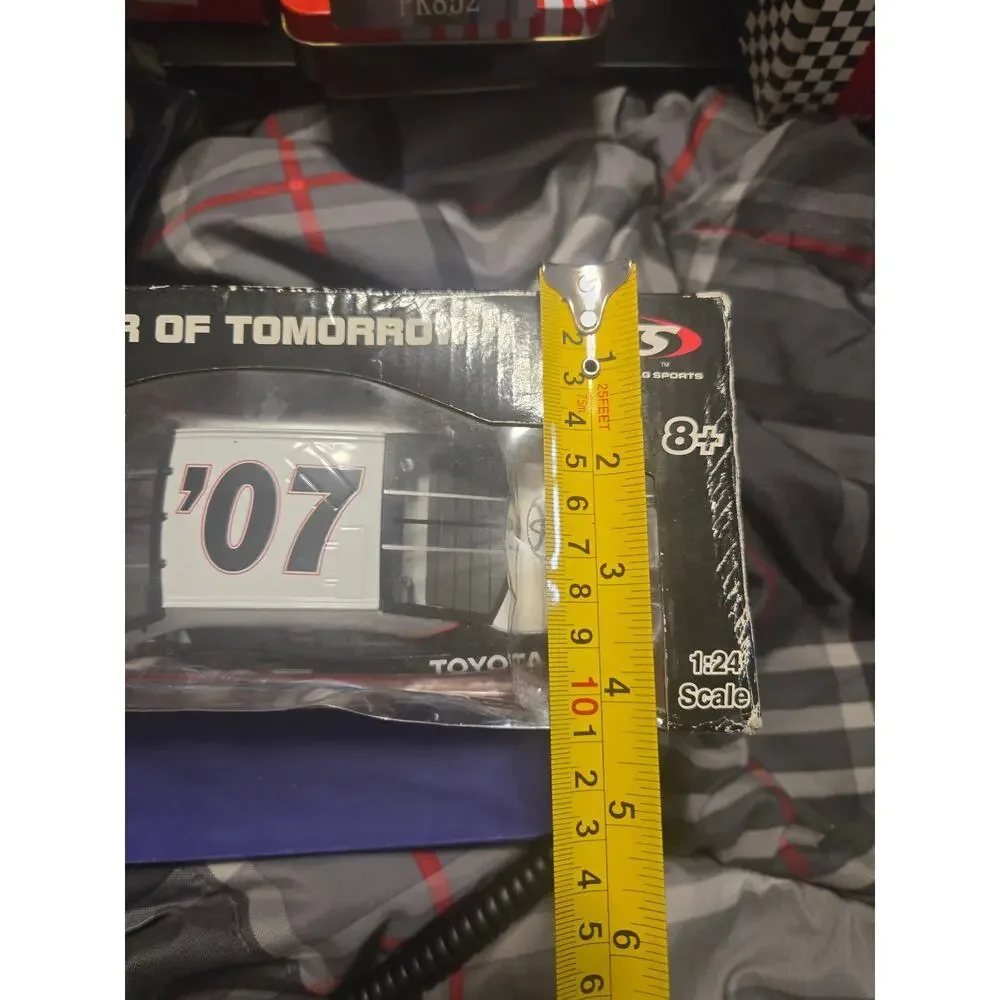 2007 CFS Car of Tomorrow Toyota '07 Fantasy 1:24 Contender Series NASCAR